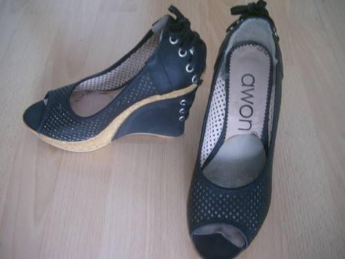 Schwarze pumps mit keilabsatz - pumps,