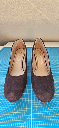 Schwarze pumps mit - mit, keilabsatz